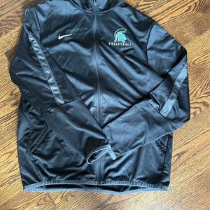 Men’s Nike polyester light weight windbreaker, zip up jacket.